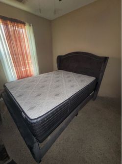 Queen Bed w/ Mattress & Adjustable Base
