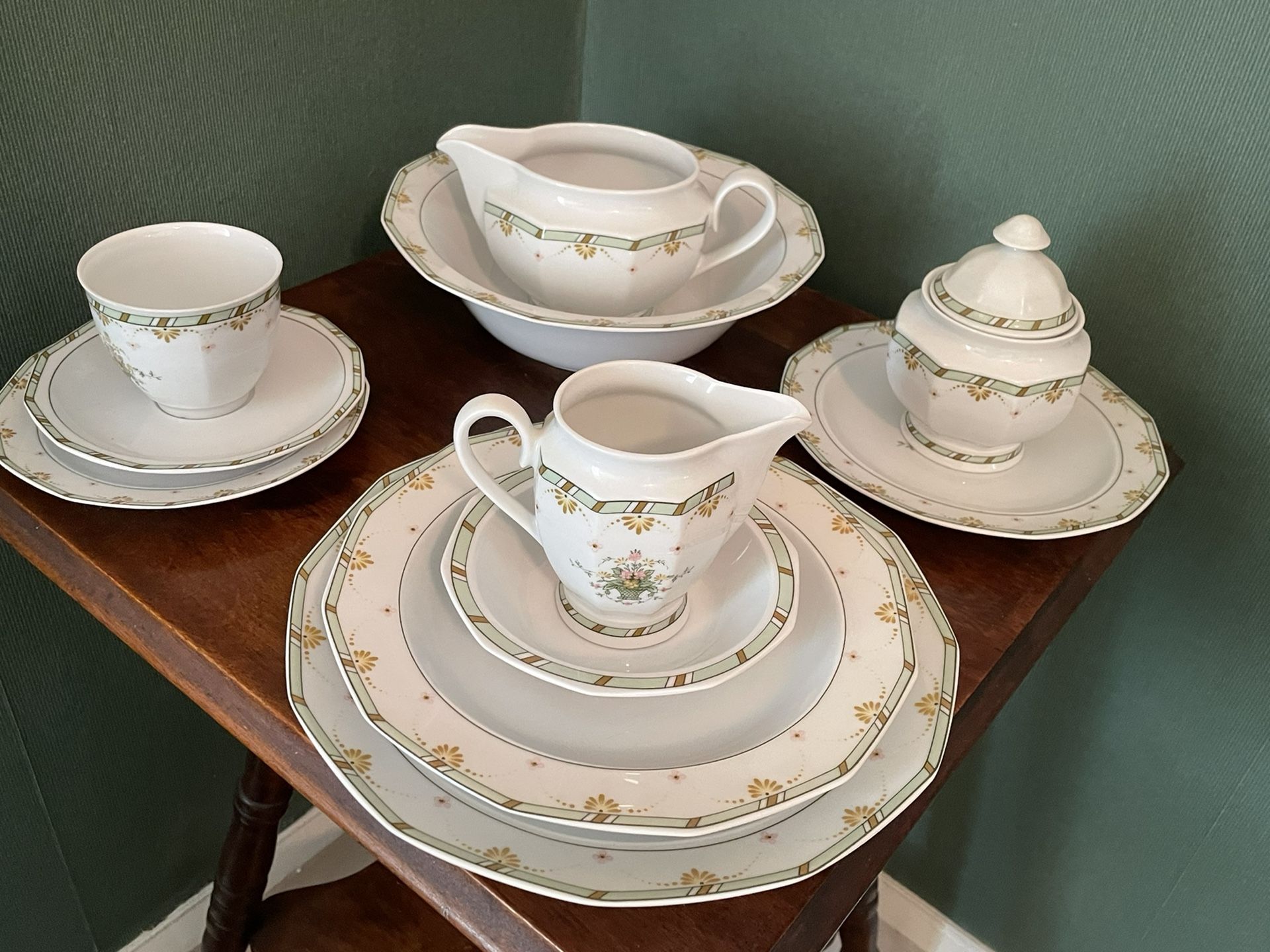 Wonderling Bavarian China from 1930’s 8 piece set Pick Up Only