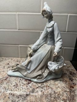 Lladró Porcelain Seated Woman Figurine