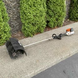 Stihl KM131R 16" Gas Powered Kombi System w/Bristle Brush 