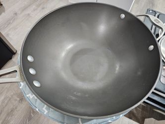 Great condition 11in Calphalon deep saute skillet/wok.
