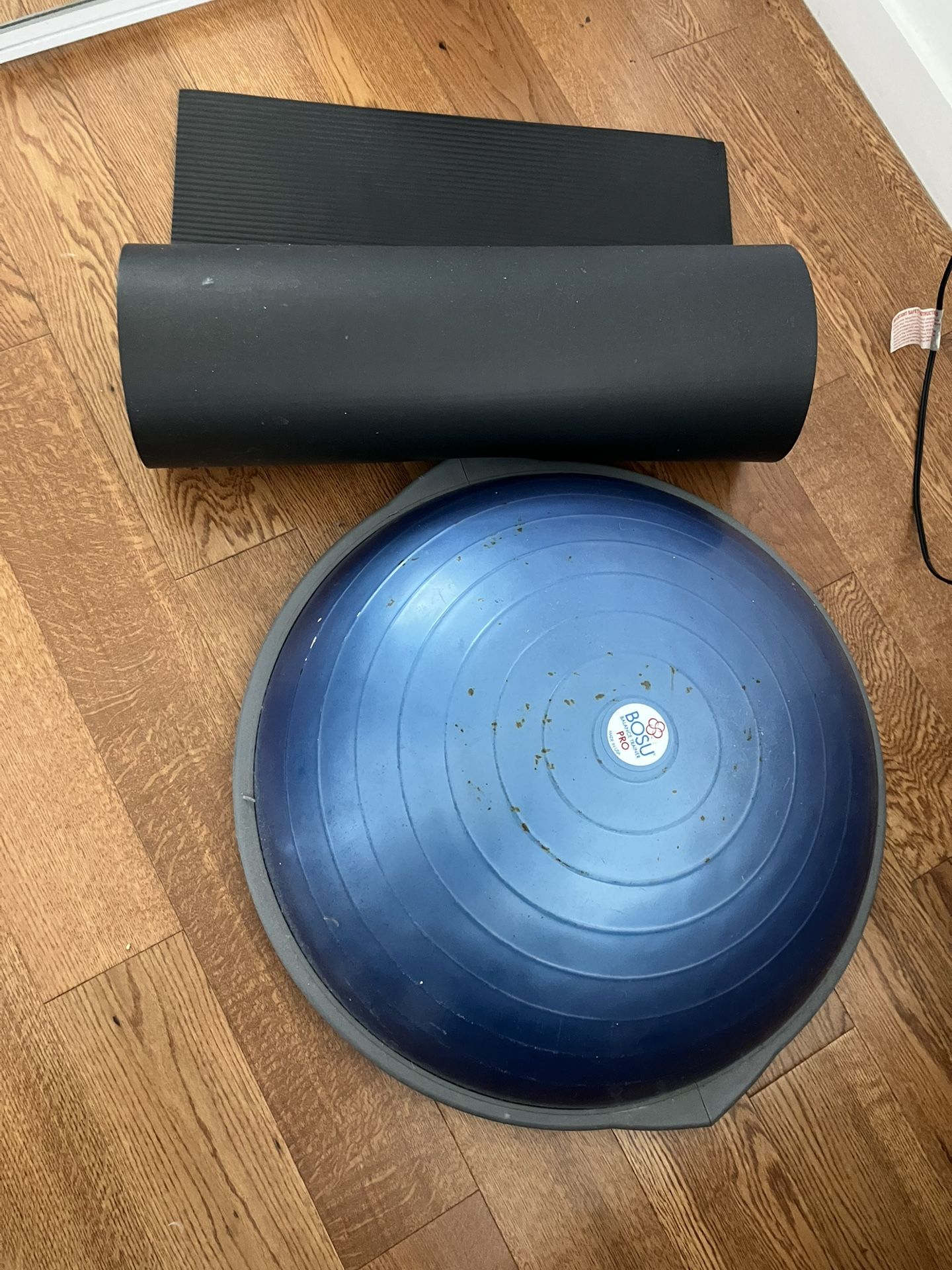 Bosu Ball, Yoga Mat, Boxing Gloves And jump rope removable weights