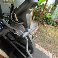 Spirit xe300 elliptical hotsell
