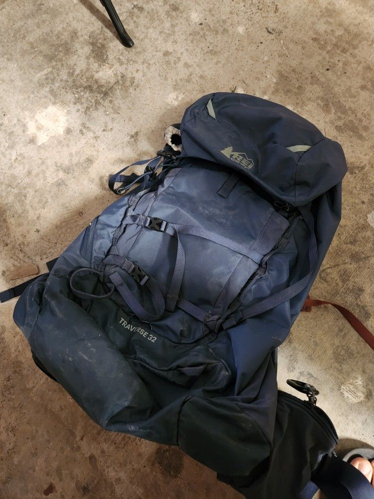 Rei Traverse 32 Hiking Backpack Good Condition