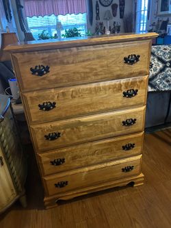Vintage honey, five drawer chest of drawers