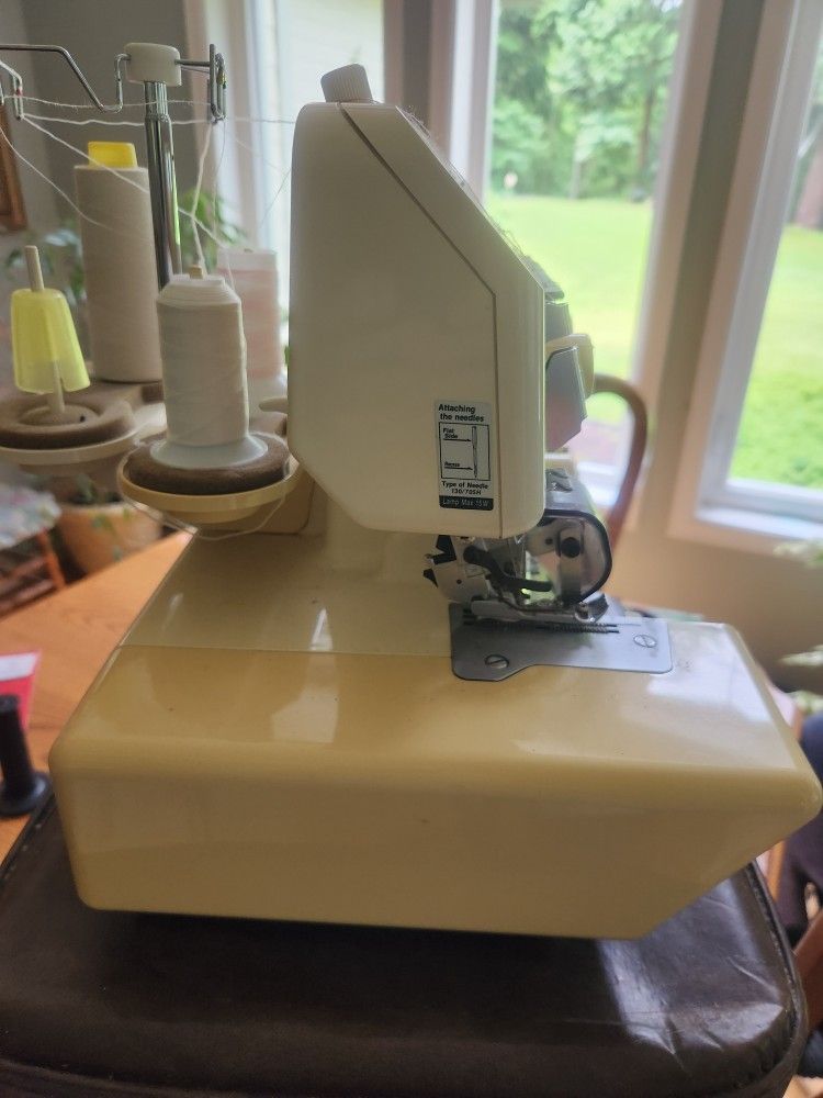 Juki MO-634DE Overlock Sewing Machine