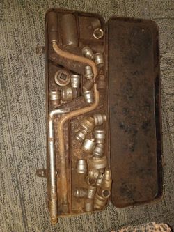 Vintage Socket Set in Metal Case