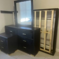 Bedroom Set (moving Sale) GREAT CONDITION 