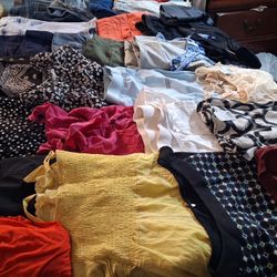 Woman's Large   35 Pieces Everything  10dollars 