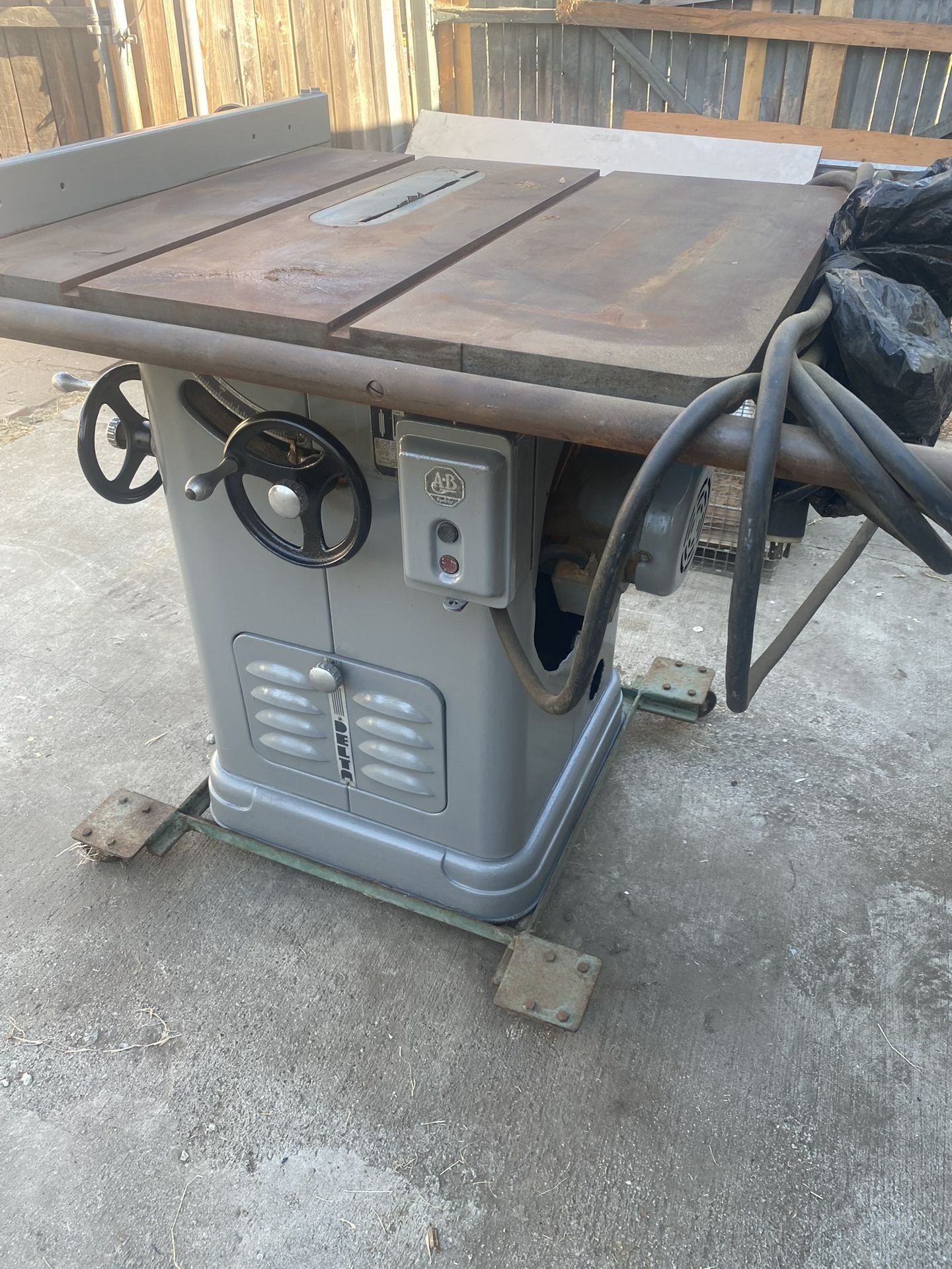 Delta Industrial Professional Table Saw 220V