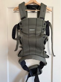 BabyBjörn Harmony Baby Carrier – Dark Green 3D Mesh