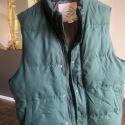 St John’s Bay Men’s Puff Vest (size M)