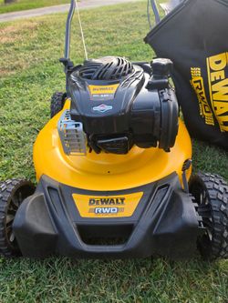 DEWALT
21 in. 150cc Briggs and Stratton 625ex Engine Rear Wheel Drive 2-in-1 Gas Self Propelled Walk Behind Lawn Mower