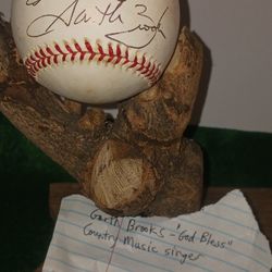 Autograph Baseballs By Garth Brooks 