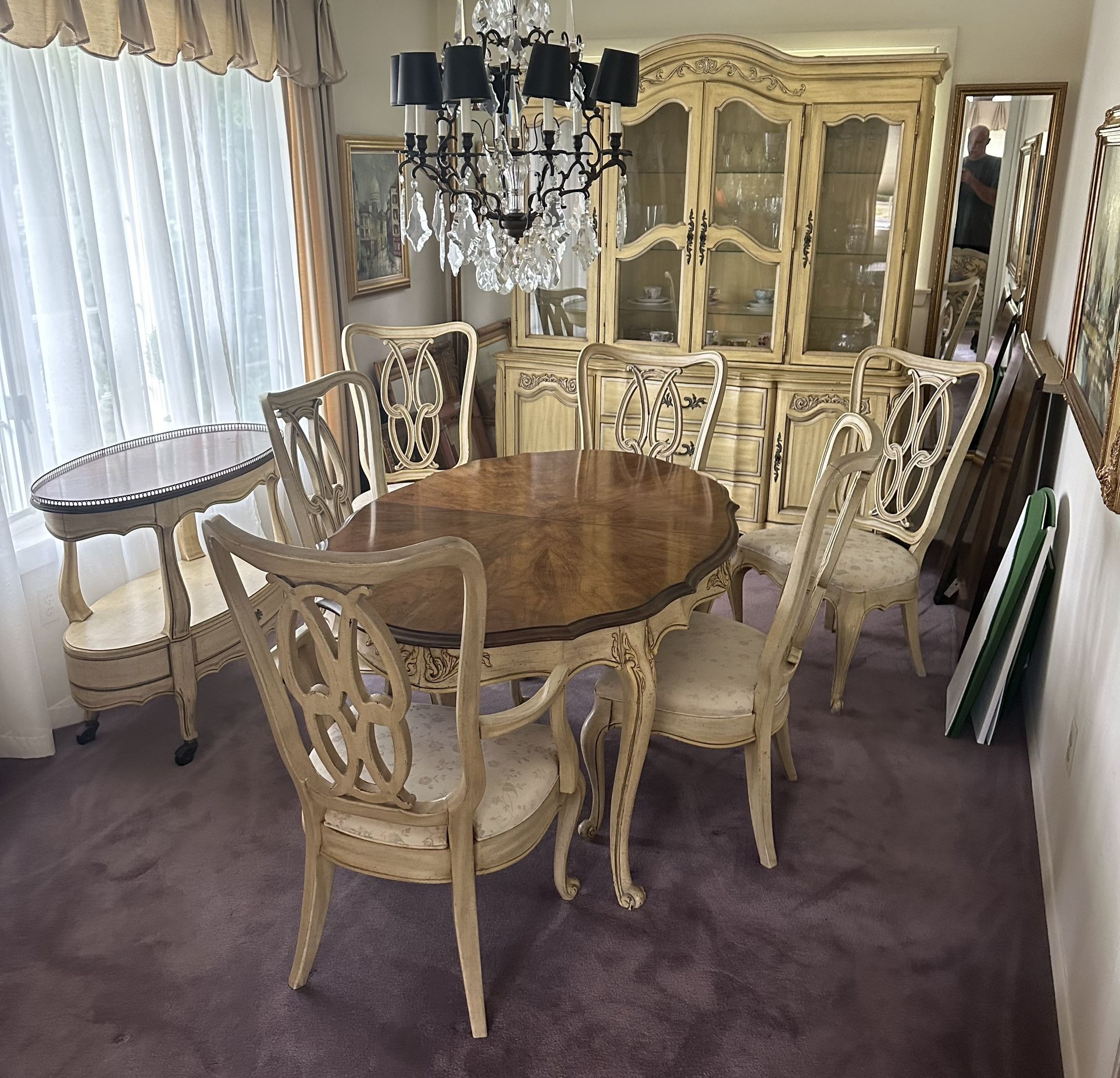 Beautiful French Provincial Dining Room Set. Table-6 Chairs-Buffet Server-Hutch-2 Leafs