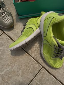 Ladies Tennis Shoes 