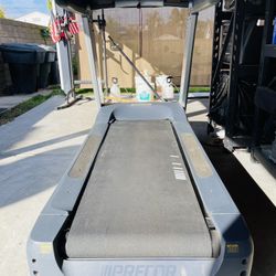 Commercial Treadmill Precor TRM 885