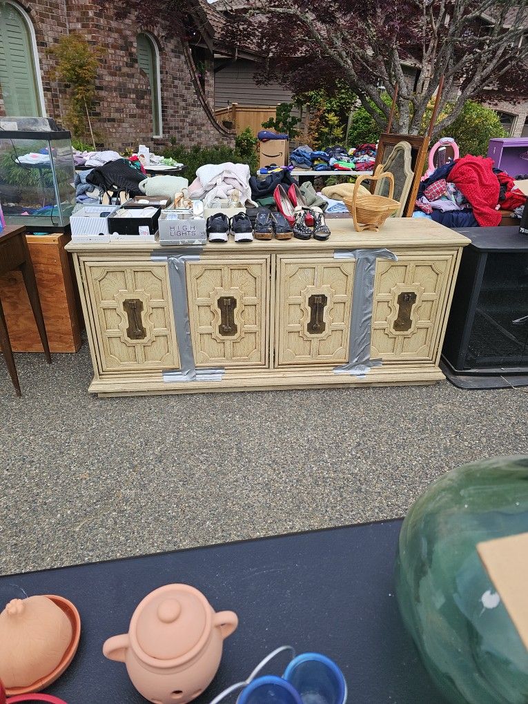 Solid Wood Dresser w/mirror