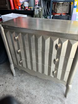 Modern Solid wood dresser
