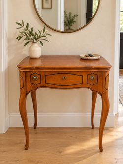 ✨ French Provincial Style Entry / Hall Table – Delivery Available ✨