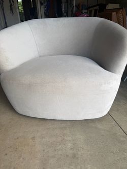 William Sonoma Home Tate Swivel chair