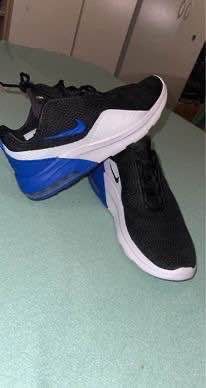 Men’s/boys size 7 brand new Nike Air Max Motion 2. Black/Royal/White bought but didn’t fit. no box
