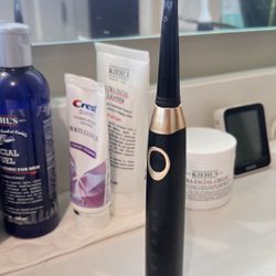 Sonic Electric Toothbrush.  (With 3 Replacement Heads) 