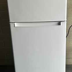 Magic Chef Mini Refrigerator 