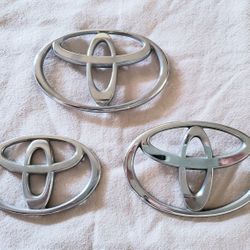 Genuine TOYOTA Logo Emblem 🚘  $15 each
