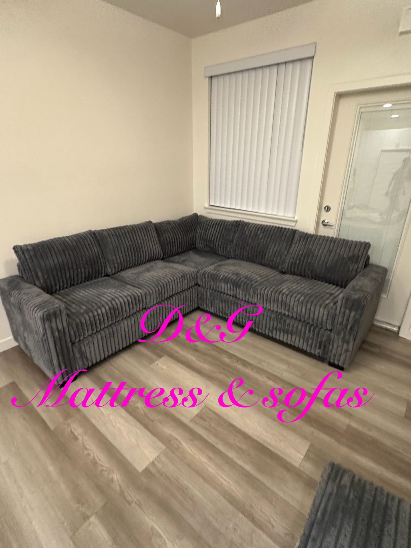 Corduroy Dark Grey Sectional.  New Sectional  4-pc     Nuevo Seccional  De 4 Piezas Color Gris. Oscuro  4-Piece Sectional Set New sectional in a box  
