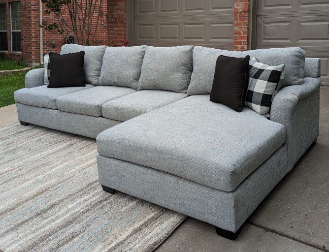 Beautiful Living Spaces Sectional Couch, DELIVERY AVAILABLE!!