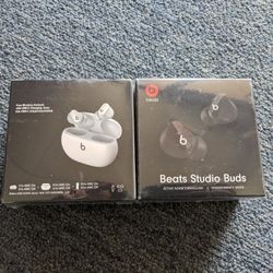 Beats Studio Buds Black White 