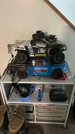 2 tv trucks