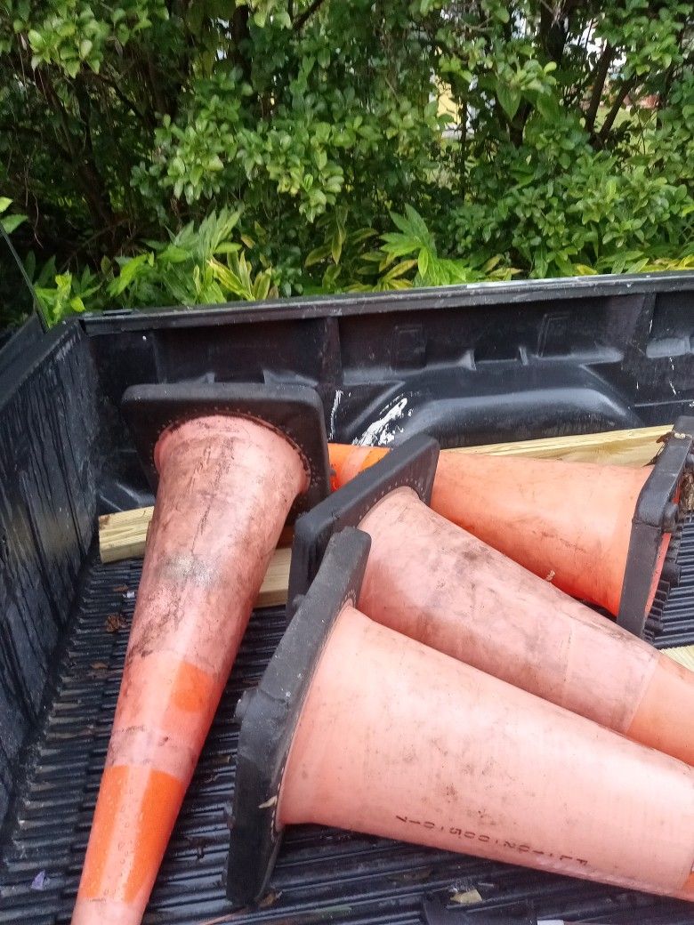 Safety Cones Large 4
