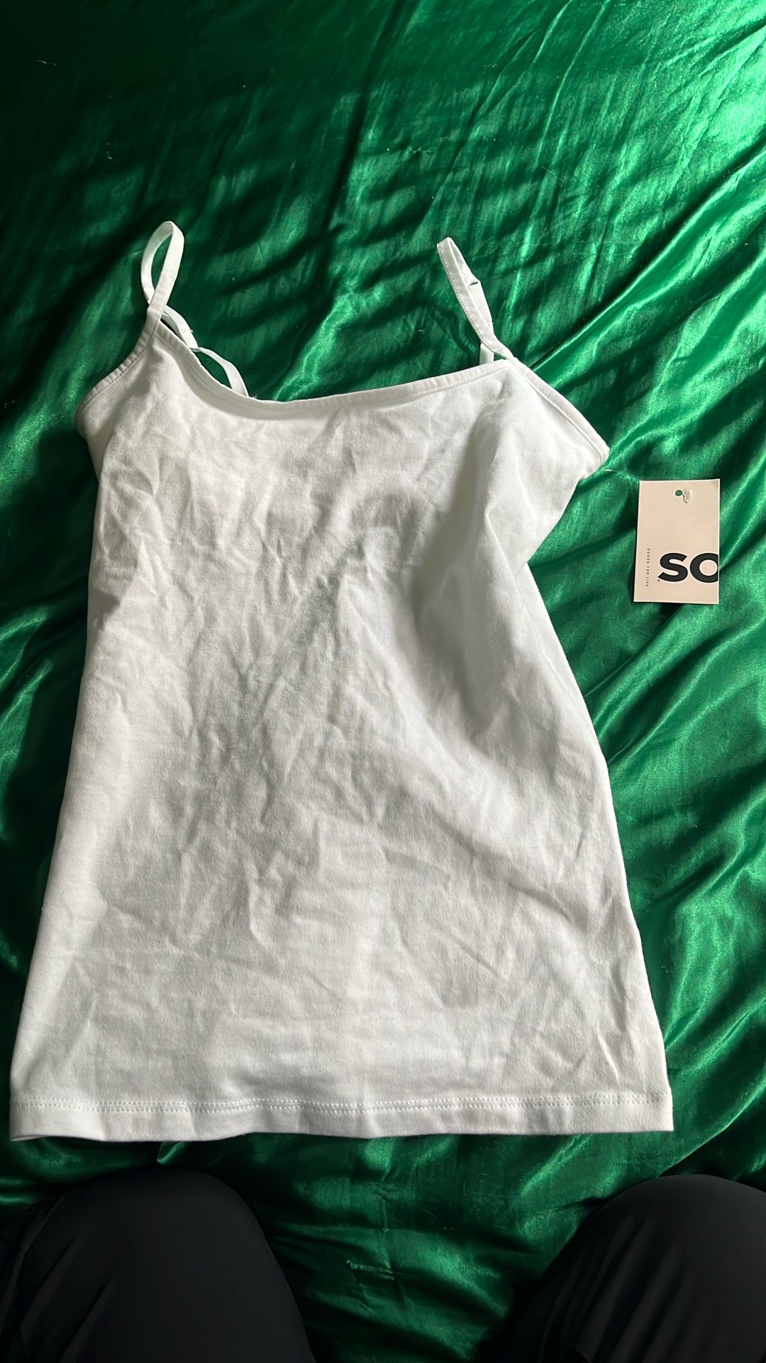 XS Kohl’s White Tank top with built in bra