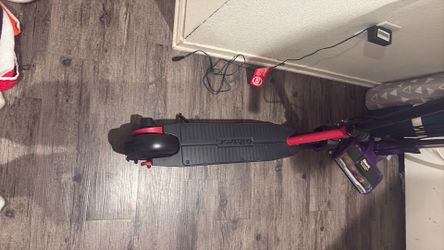 Electric razor scooter