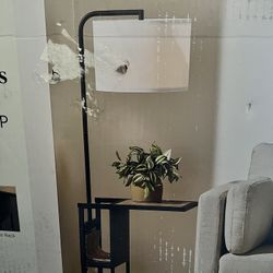 Floor Lamp W/Magazine Rack-Black