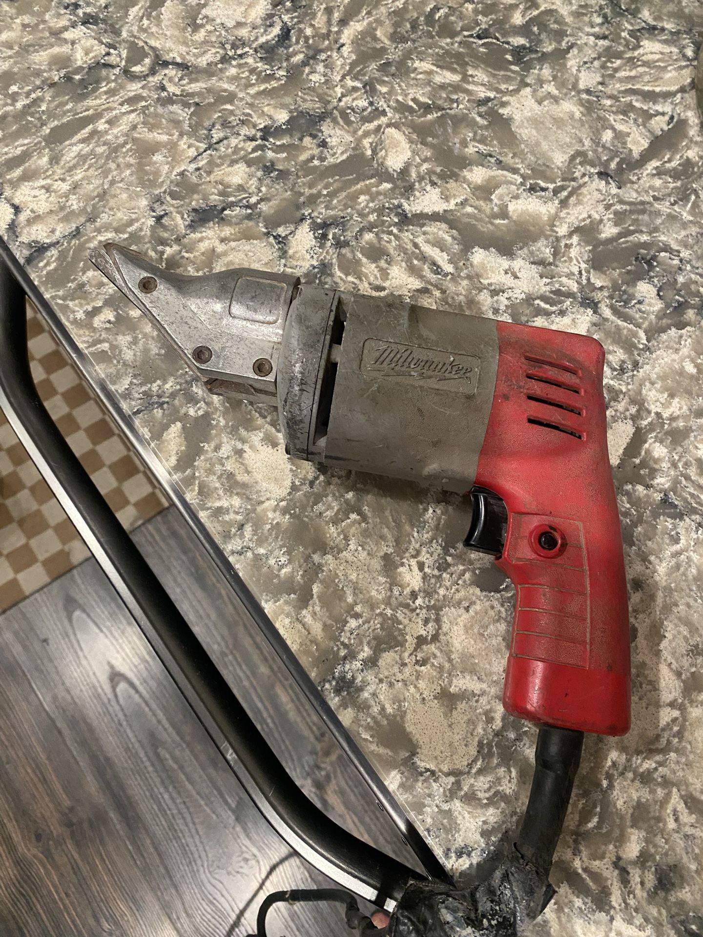 Milwaukee 18ga Electric Shear
