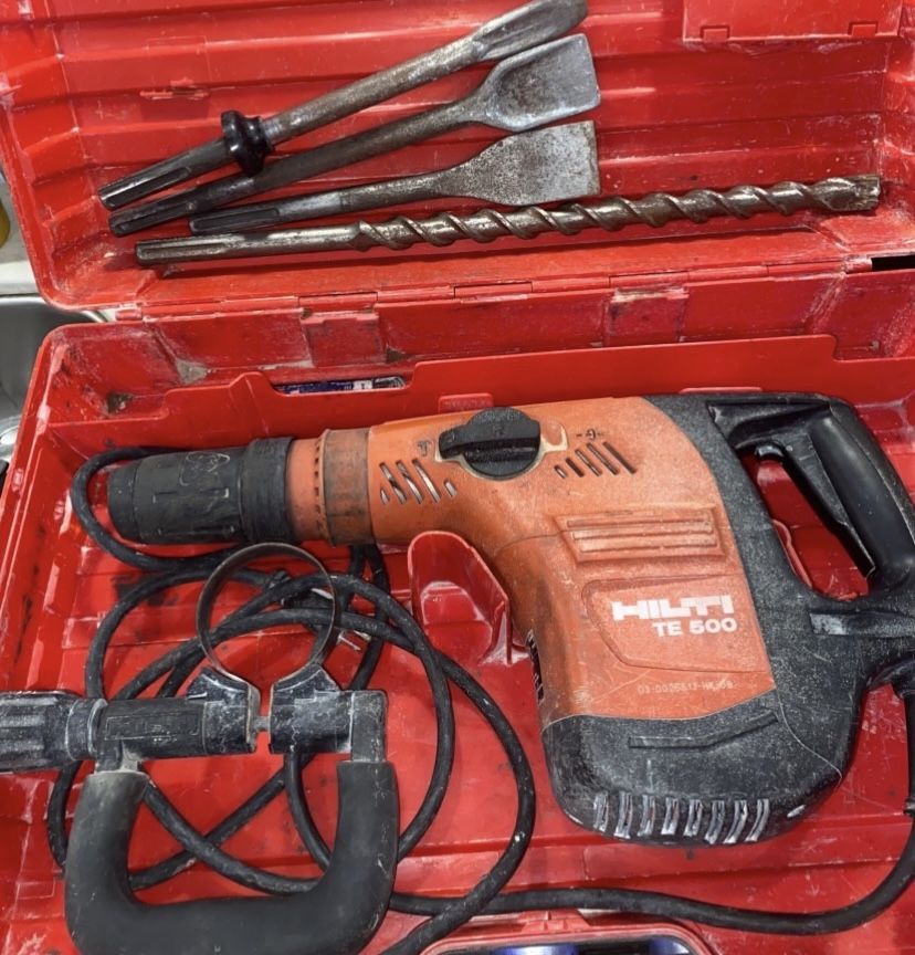 ⚒️ Hilti TE 500 Demolition Hammer / Breaker Drill ⚒️  ✅ Includes 4 bits + hard case ✅ Used, tested – works great ✅ Built tough, Hilti quality  💰 MSRP