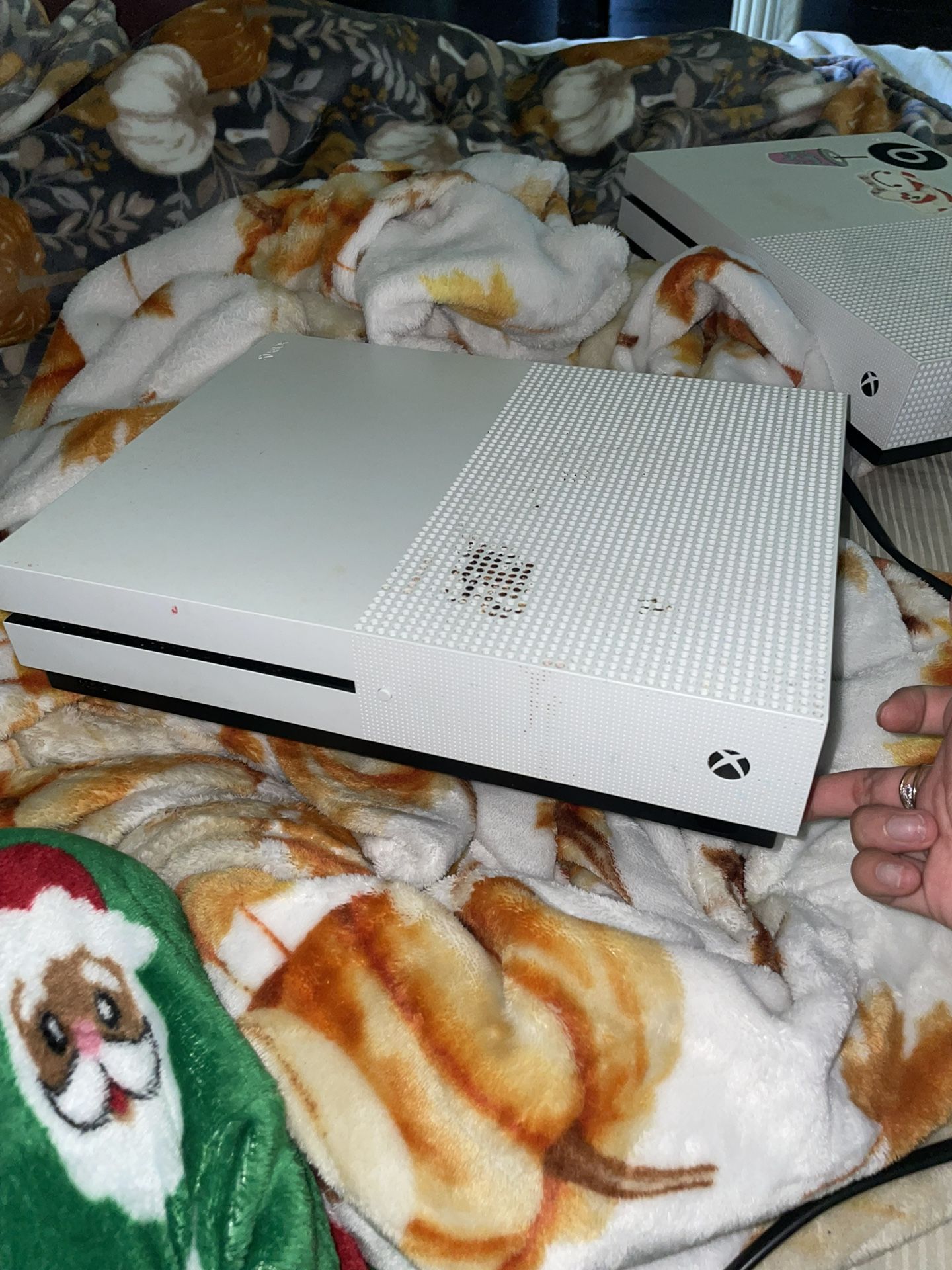 2 Xbox Ones