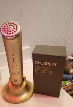 Red light therapy facial device