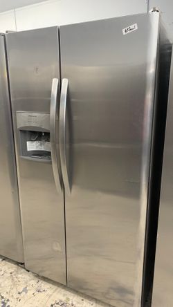 Frigidaire Side By Side In stainless Steel