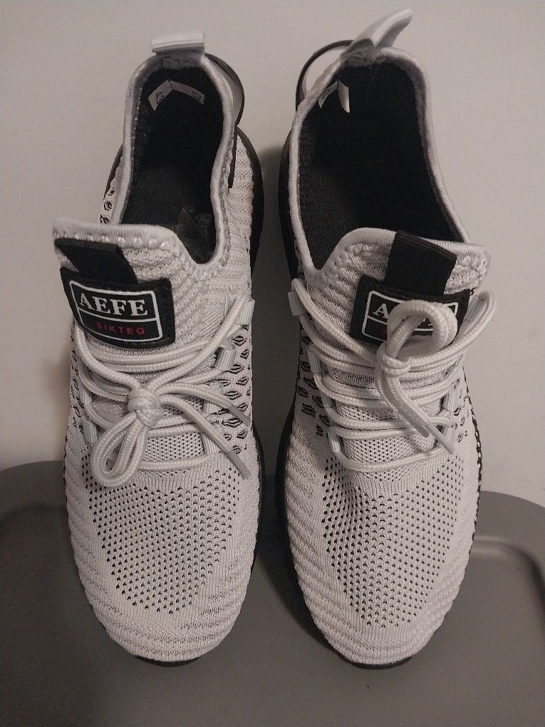 Men's Brand New Gray Athletic Shoe Size 10