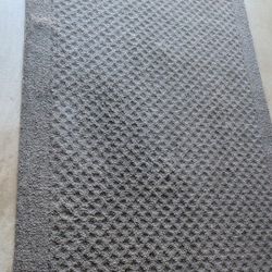 AREA RUG - DARK GRAY 5'X7'