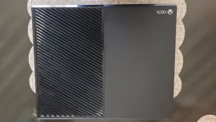 Xbox one comes with controller