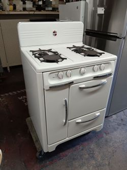 Vintage Wedgewood 4-burner gas stove 30-inch