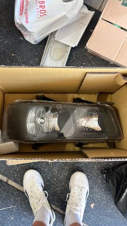 Front Headlight Set - 2003-2021 Chevrolet Express 2500