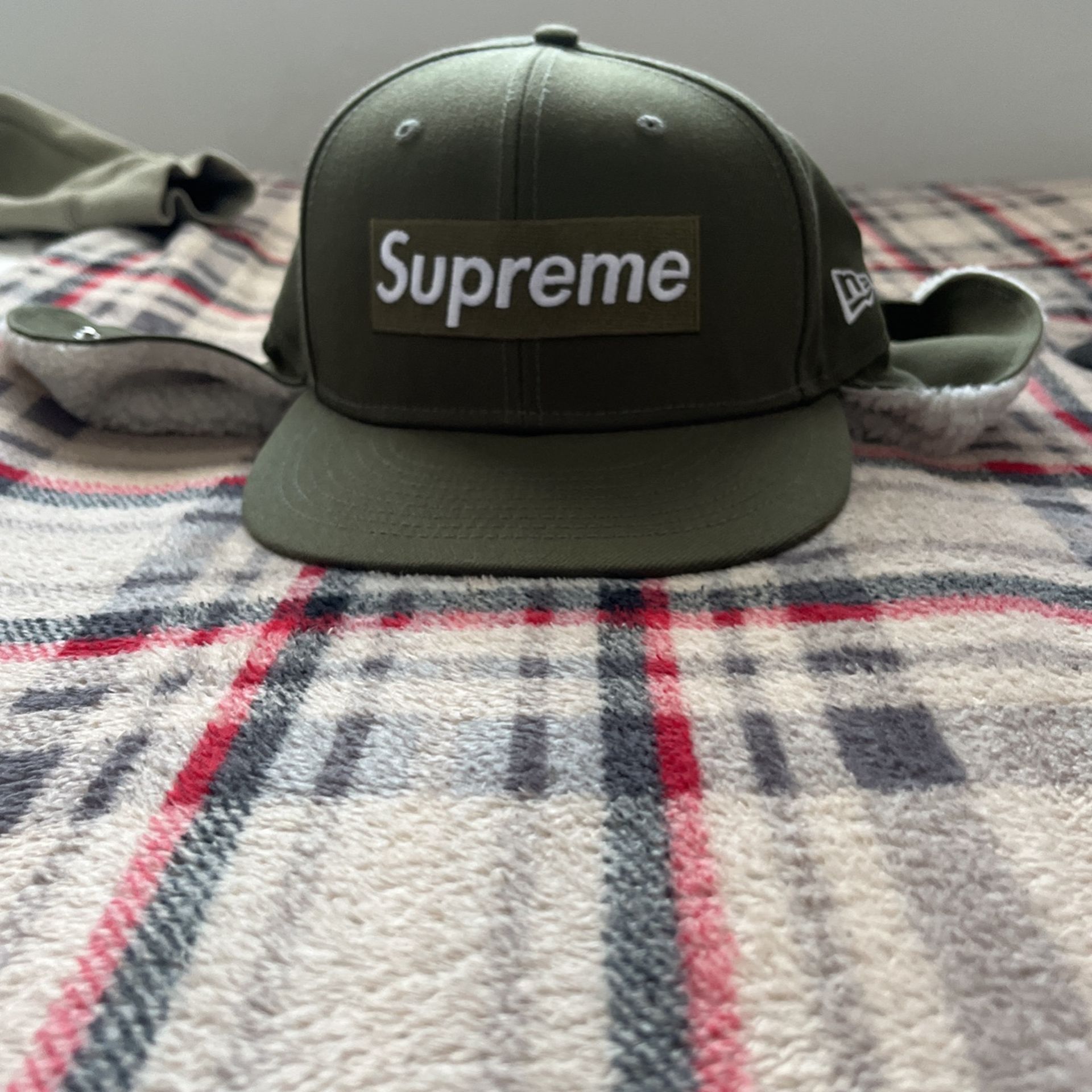 Supreme hat 