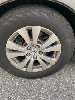 Honda odyssey factory 17 inch rims with sensors  5x120 235/65/17