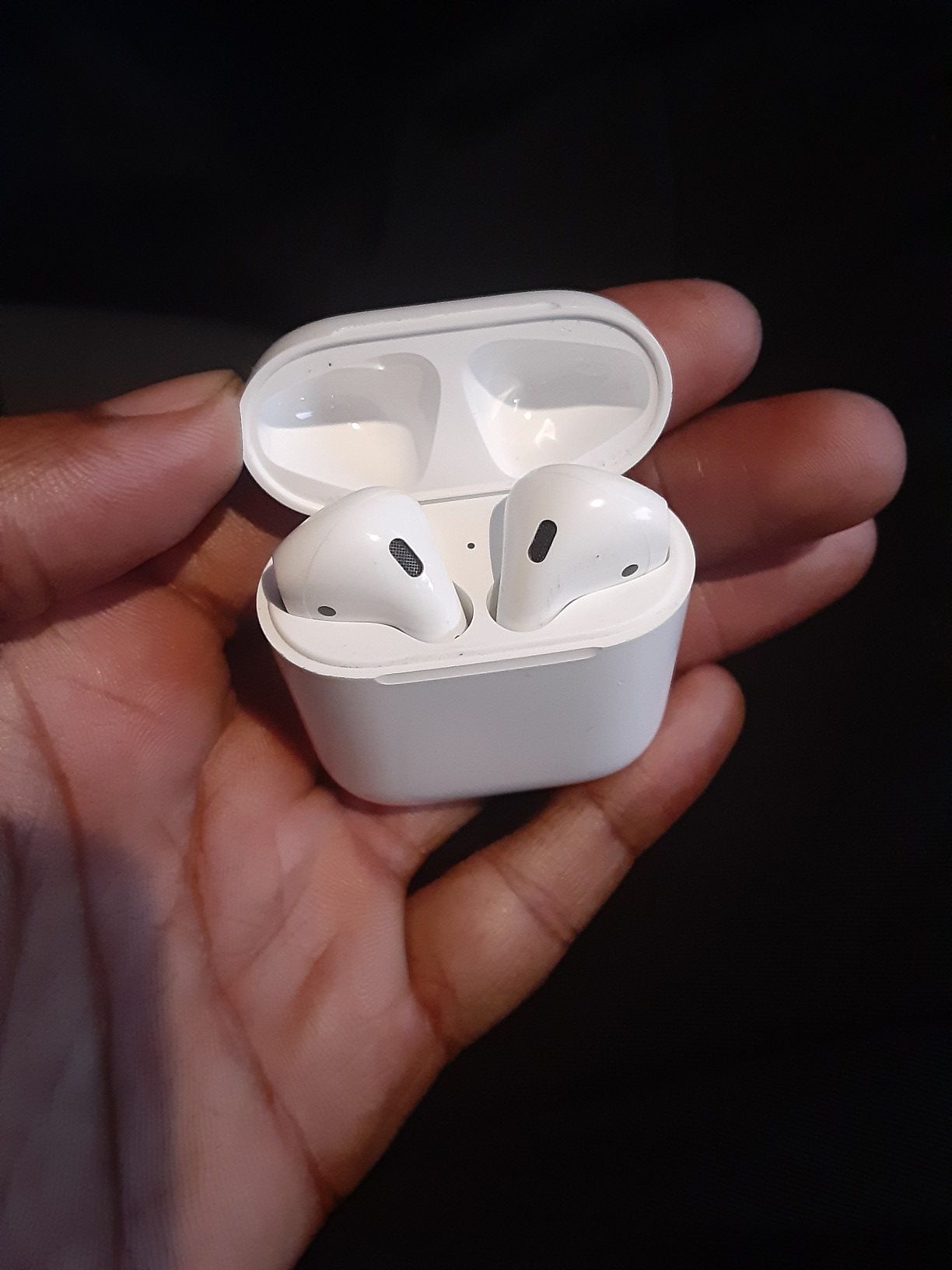 1st gen airpods and rechargeable case local Atlanta drop off or pick up ONLY